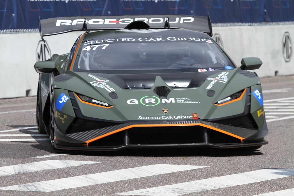 Tom Kristensen og mange andre gjorde en kæmpe indsats med at få indsamlet flest mulige penge til ”Race for riget”. En tur i den vildt brutale racer glemmer man næppe med det samme. Alene lyden er herrefed.
(Foto: Motorsporten.dk)